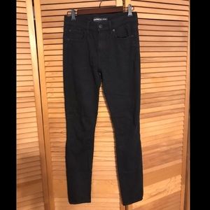 •Express• Mid-Rise Legging Jean!